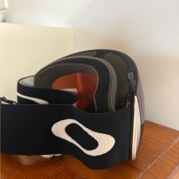 Oakley Flight Deck L Matte Black w/Prizm Jade Snow Goggles - Picture 3 of 5